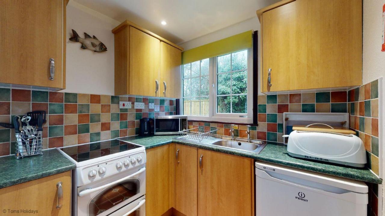 01 Tudor Court, Tolroy Manor ヘイル エクステリア 写真